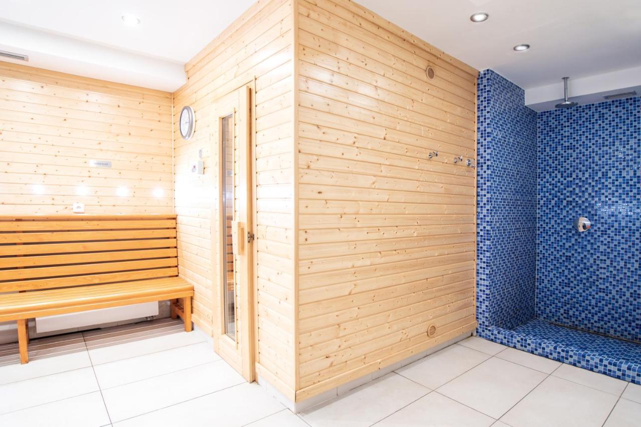 Restaurant & Penzion Avionika Kovarska Екстер'єр фото
