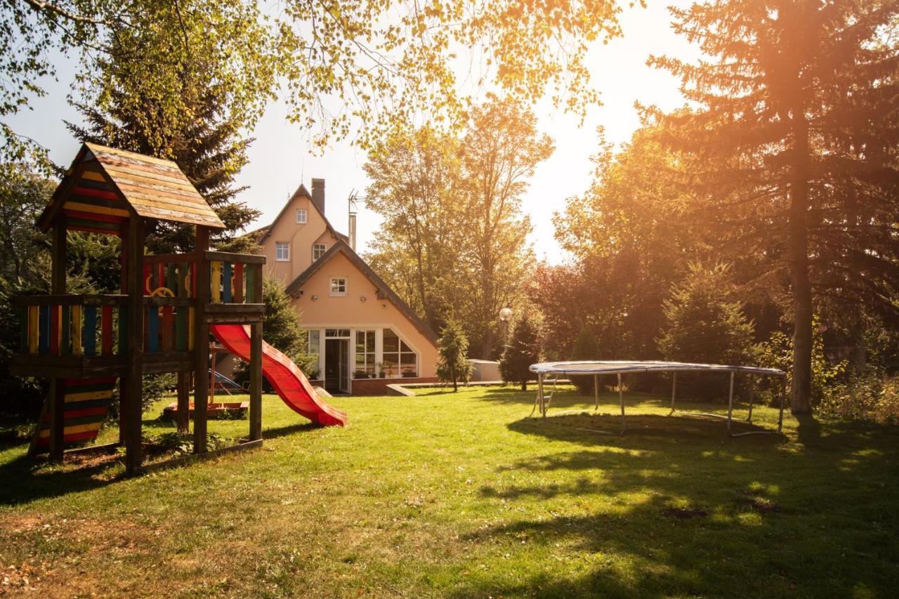 Restaurant & Penzion Avionika Kovarska Екстер'єр фото